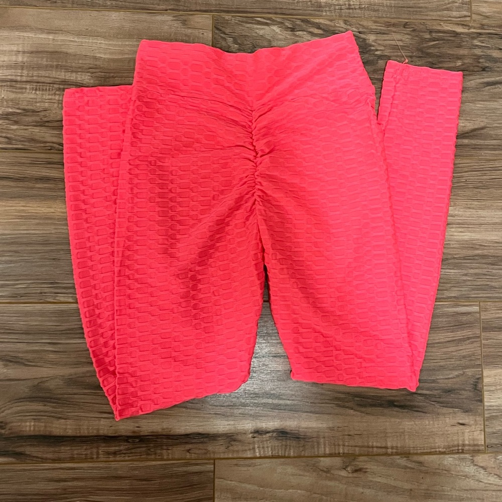 Ruched butt, electric pink leggings never worn